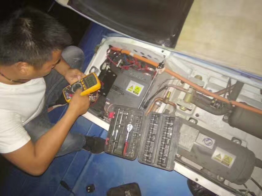 公交集團做好空調清潔、保養工作