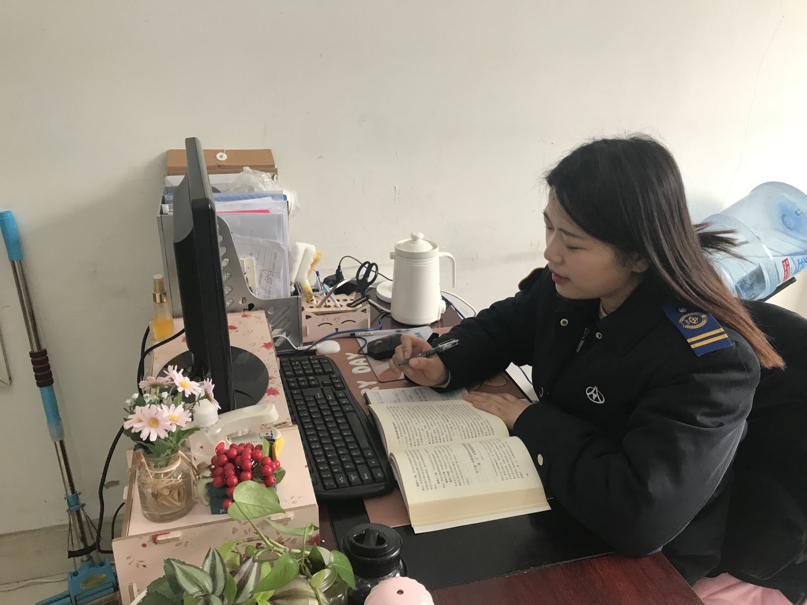 用責任和擔當樹(shù)立港城公交新形象