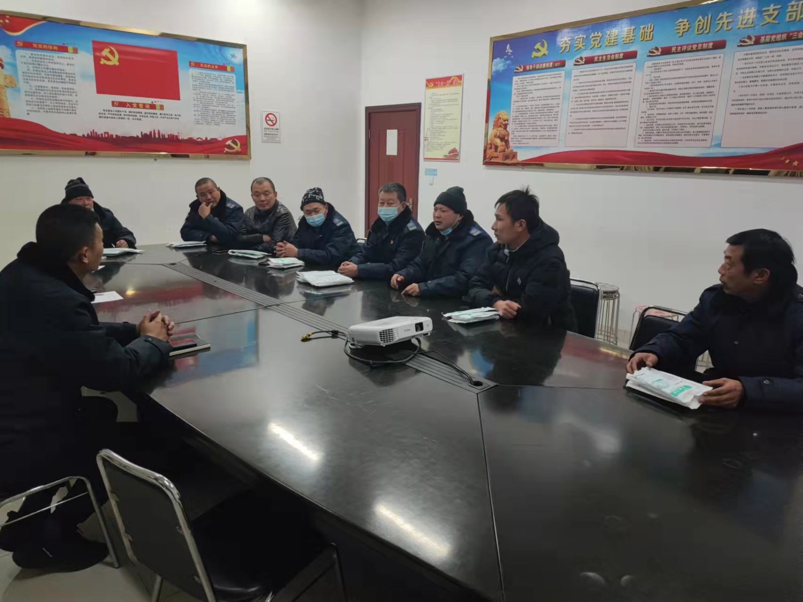 公交集團公交事業(yè)二部召開(kāi)提升游3路服務(wù)質(zhì)量專(zhuān)題會(huì )議