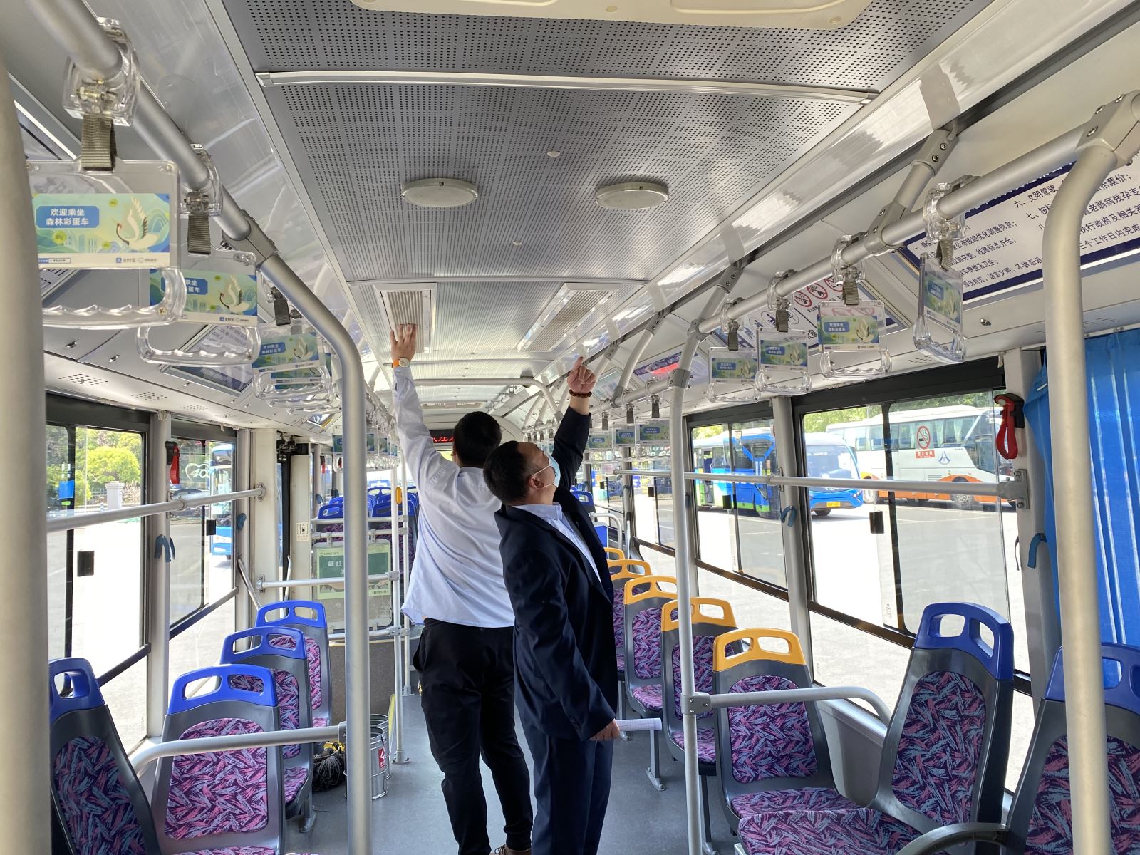 公交集團公交事業(yè)二部開(kāi)展車(chē)載空調專(zhuān)項檢查