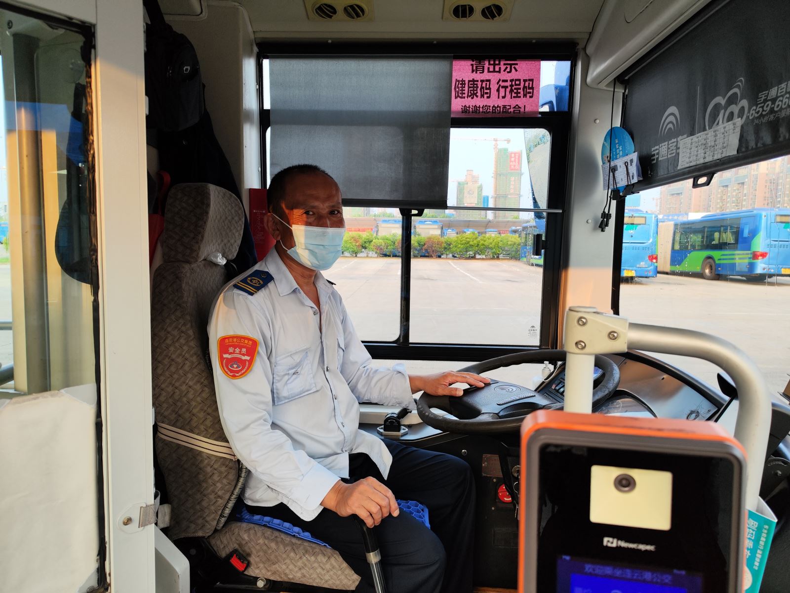 B12線(xiàn)駕駛員李治安拾金不昧獲乘客感謝