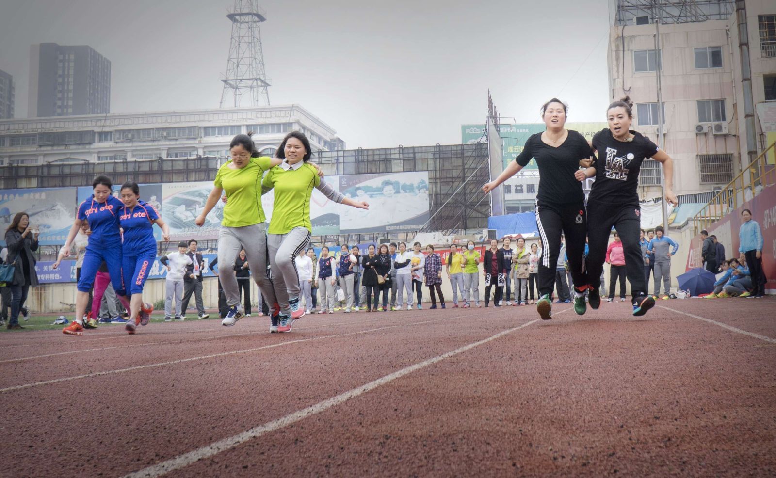 海通公交獲得集團“并足行”運動(dòng)項目第一名