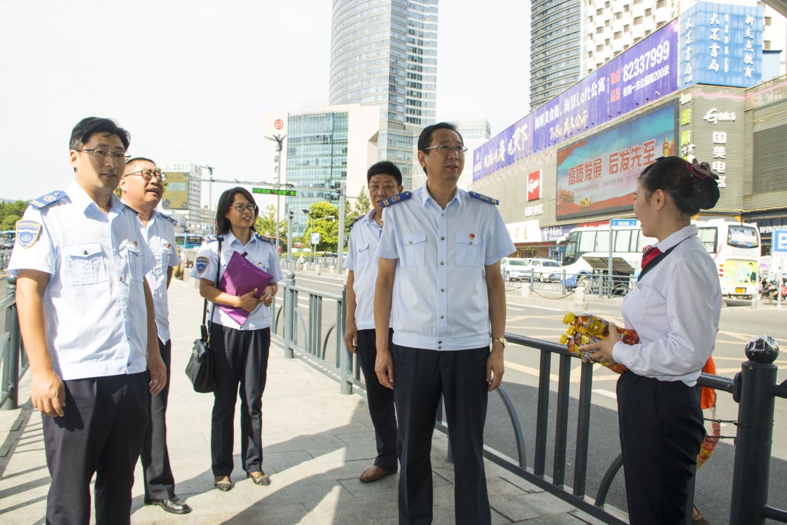 炎炎夏日“送清涼” 濃濃關(guān)愛(ài)暖人心