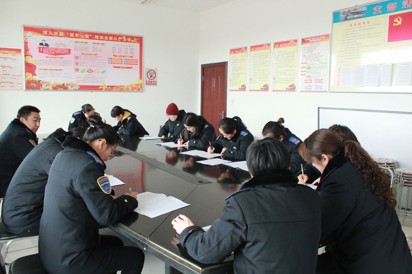 公交集團東部公司開(kāi)展女職工勞動(dòng)保護知識競賽活動(dòng)